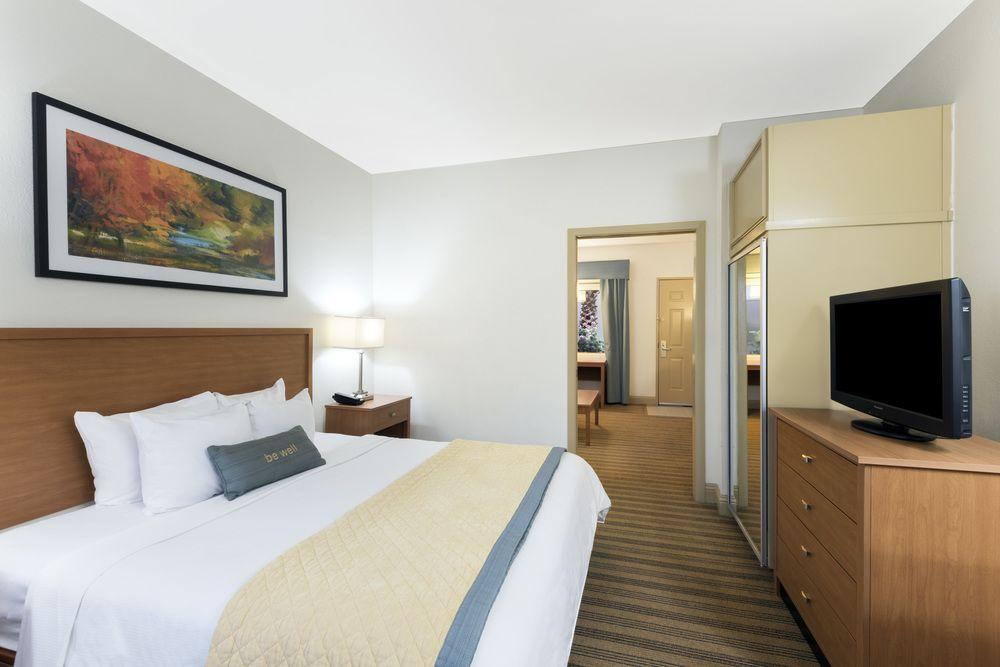 Comfort Suites Baton Rouge South I-10 エクステリア 写真