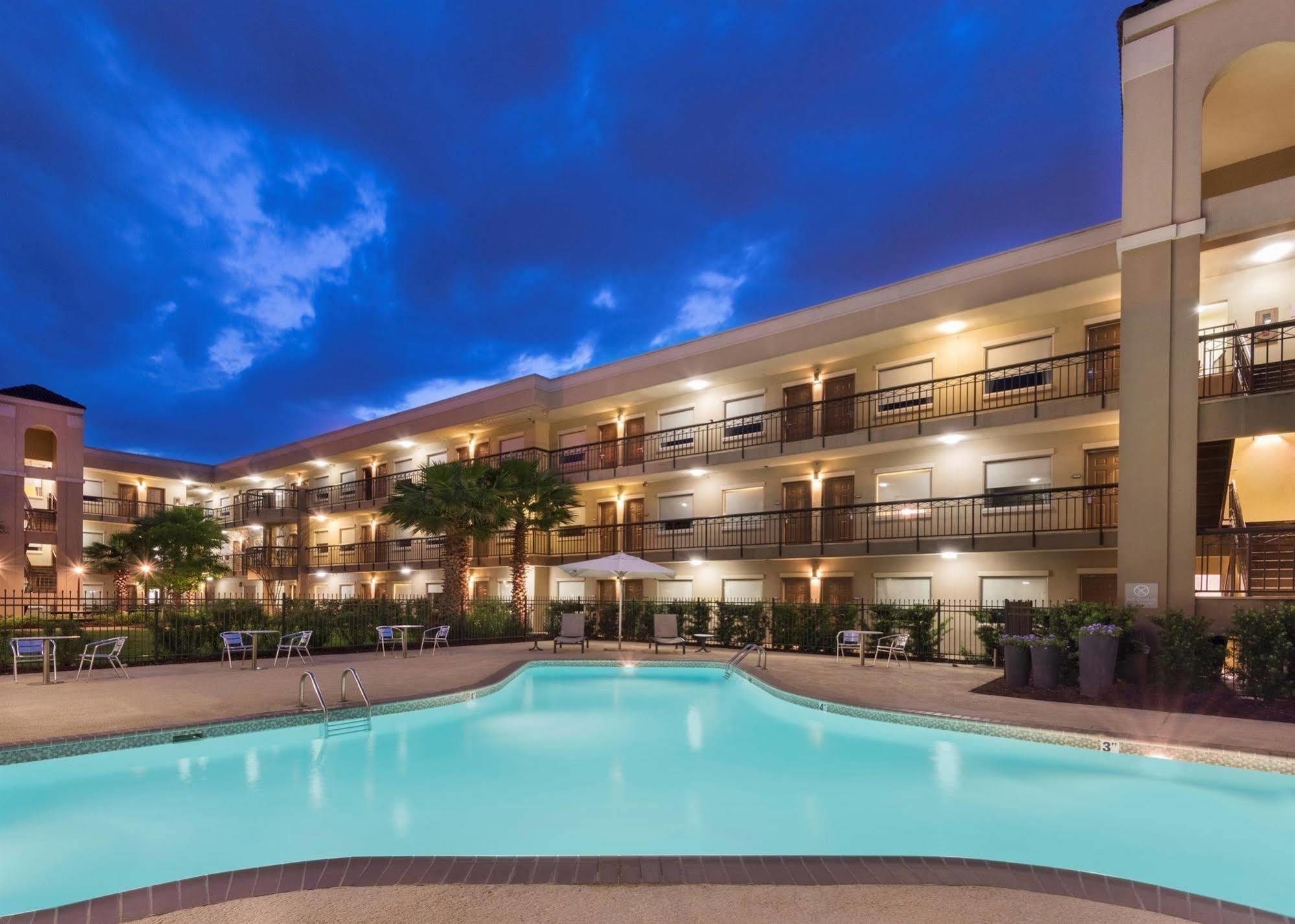 Comfort Suites Baton Rouge South I-10 エクステリア 写真